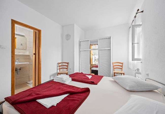 Ferienwohnung in Rab - Meerblick und Bootsliegeplatz - Jurica (Marija) Ferienwohnung in Rab - Meerblick und Bootsliegeplatz - Jurica (Marija)