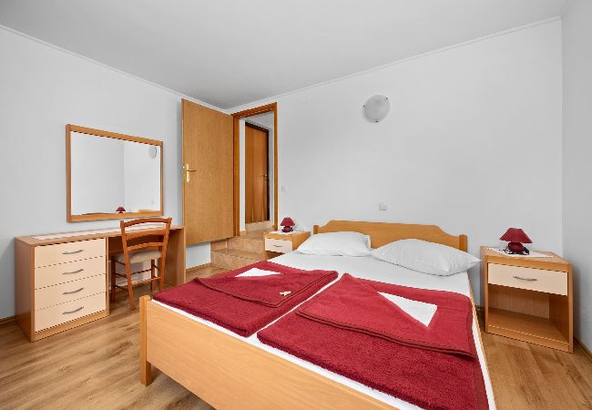 Ferienwohnung in Rab - Meerblick und Bootsliegeplatz - Jurica (Marija) Ferienwohnung in Rab - Meerblick und Bootsliegeplatz - Jurica (Marija)