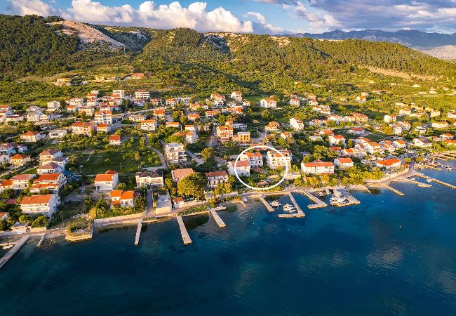 Ferienwohnung in Rab - Meerblick und Bootsliegeplatz - Jurica (Marija) Ferienwohnung in Rab - Meerblick und Bootsliegeplatz - Jurica (Marija)