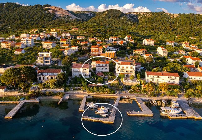 Ferienwohnung in Rab - Meerblick und Bootsliegeplatz - Jurica (Marija) Ferienwohnung in Rab - Meerblick und Bootsliegeplatz - Jurica (Marija)
