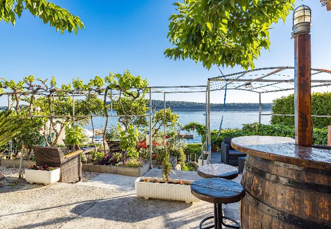 Ferienwohnung in Rab - Meerblick und Bootsliegeplatz - Jurica (Marija) Ferienwohnung in Rab - Meerblick und Bootsliegeplatz - Jurica (Marija)