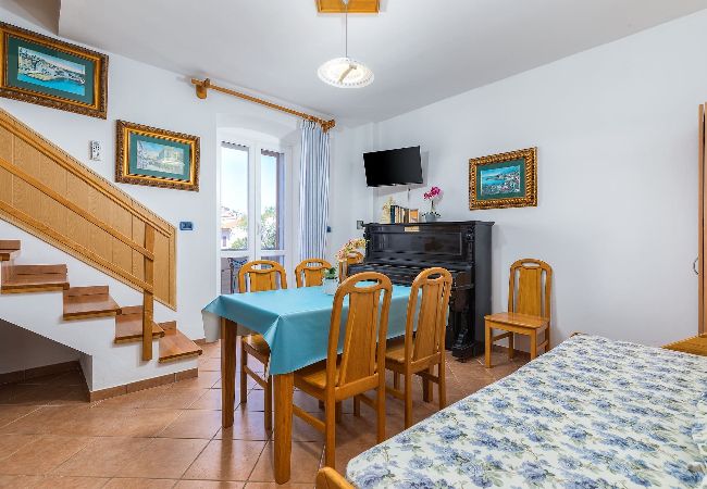 Ferienwohnung in Cres - Inselleben auf Cres - Lungomare Joyce Ferienwohnung in Cres - Inselleben auf Cres - Lungomare Joyce