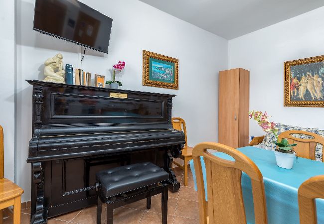 Ferienwohnung in Cres - Inselleben auf Cres - Lungomare Joyce Ferienwohnung in Cres - Inselleben auf Cres - Lungomare Joyce