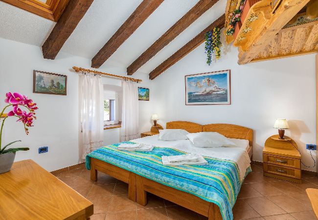 Ferienwohnung in Cres - Inselleben auf Cres - Lungomare Joyce Ferienwohnung in Cres - Inselleben auf Cres - Lungomare Joyce