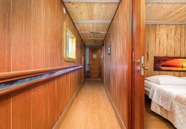 Ferienwohnung in Cres - Yachtleben auf festem Boden - Lungomare Valentina Ferienwohnung in Cres - Yachtleben auf festem Boden - Lungomare Valentina