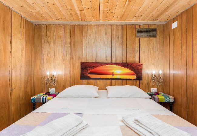 Ferienwohnung in Cres - Yachtleben auf festem Boden - Lungomare Valentina Ferienwohnung in Cres - Yachtleben auf festem Boden - Lungomare Valentina