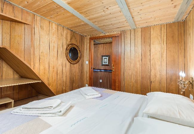 Ferienwohnung in Cres - Yachtleben auf festem Boden - Lungomare Valentina Ferienwohnung in Cres - Yachtleben auf festem Boden - Lungomare Valentina