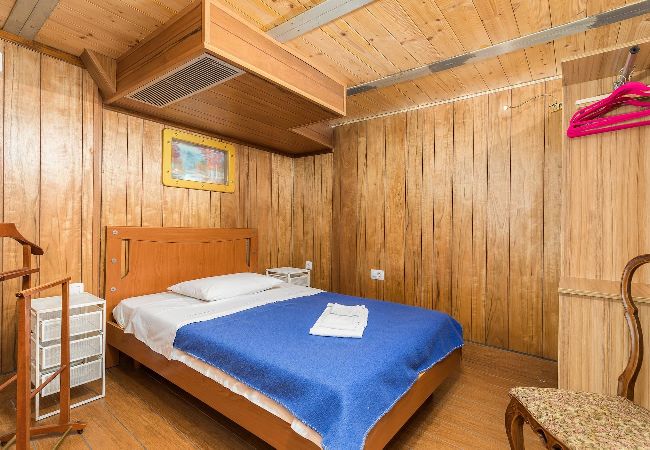 Ferienwohnung in Cres - Yachtleben auf festem Boden - Lungomare Valentina Ferienwohnung in Cres - Yachtleben auf festem Boden - Lungomare Valentina