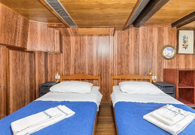 Ferienwohnung in Cres - Yachtleben auf festem Boden - Lungomare Valentina Ferienwohnung in Cres - Yachtleben auf festem Boden - Lungomare Valentina