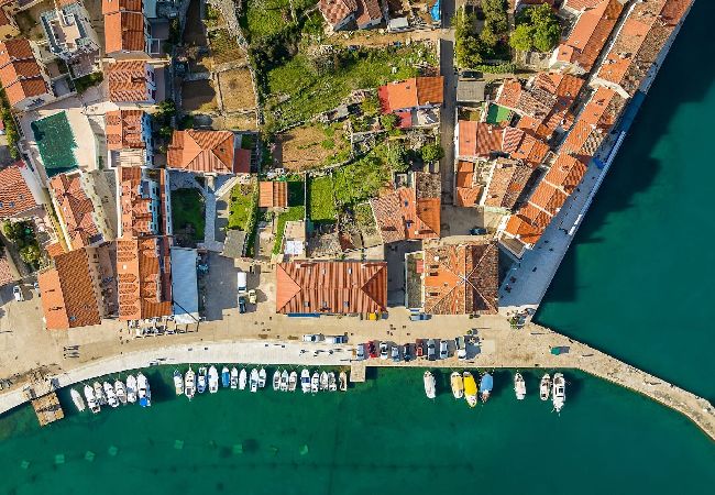 Ferienwohnung in Cres - Yachtleben auf festem Boden - Lungomare Valentina Ferienwohnung in Cres - Yachtleben auf festem Boden - Lungomare Valentina