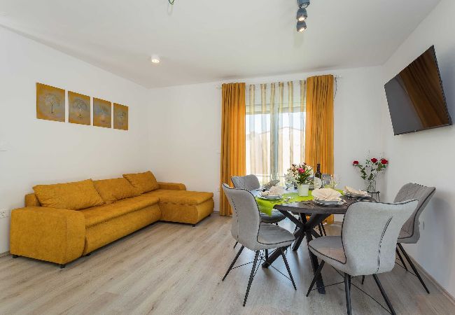 Ferienhaus in Peroj - Eco House Peroj - 100 m vom Strand entfernt Ferienhaus in Peroj - Eco House Peroj - 100 m vom Strand entfernt