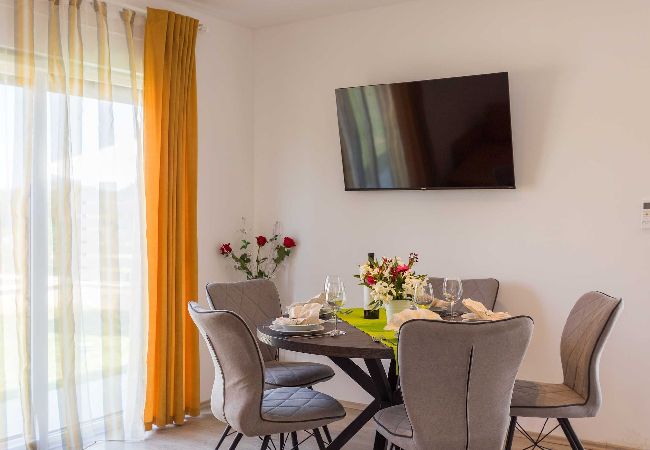 Ferienhaus in Peroj - Eco House Peroj - 100 m vom Strand entfernt Ferienhaus in Peroj - Eco House Peroj - 100 m vom Strand entfernt