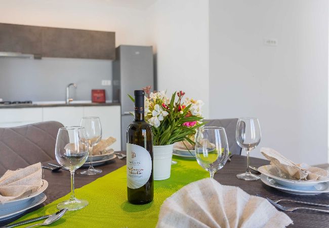 Ferienhaus in Peroj - Eco House Peroj - 100 m vom Strand entfernt Ferienhaus in Peroj - Eco House Peroj - 100 m vom Strand entfernt