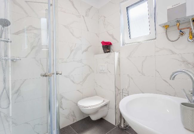 Ferienhaus in Peroj - Eco House Peroj - 100 m vom Strand entfernt Ferienhaus in Peroj - Eco House Peroj - 100 m vom Strand entfernt