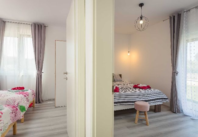 Ferienhaus in Peroj - Eco House Peroj - 100 m vom Strand entfernt Ferienhaus in Peroj - Eco House Peroj - 100 m vom Strand entfernt