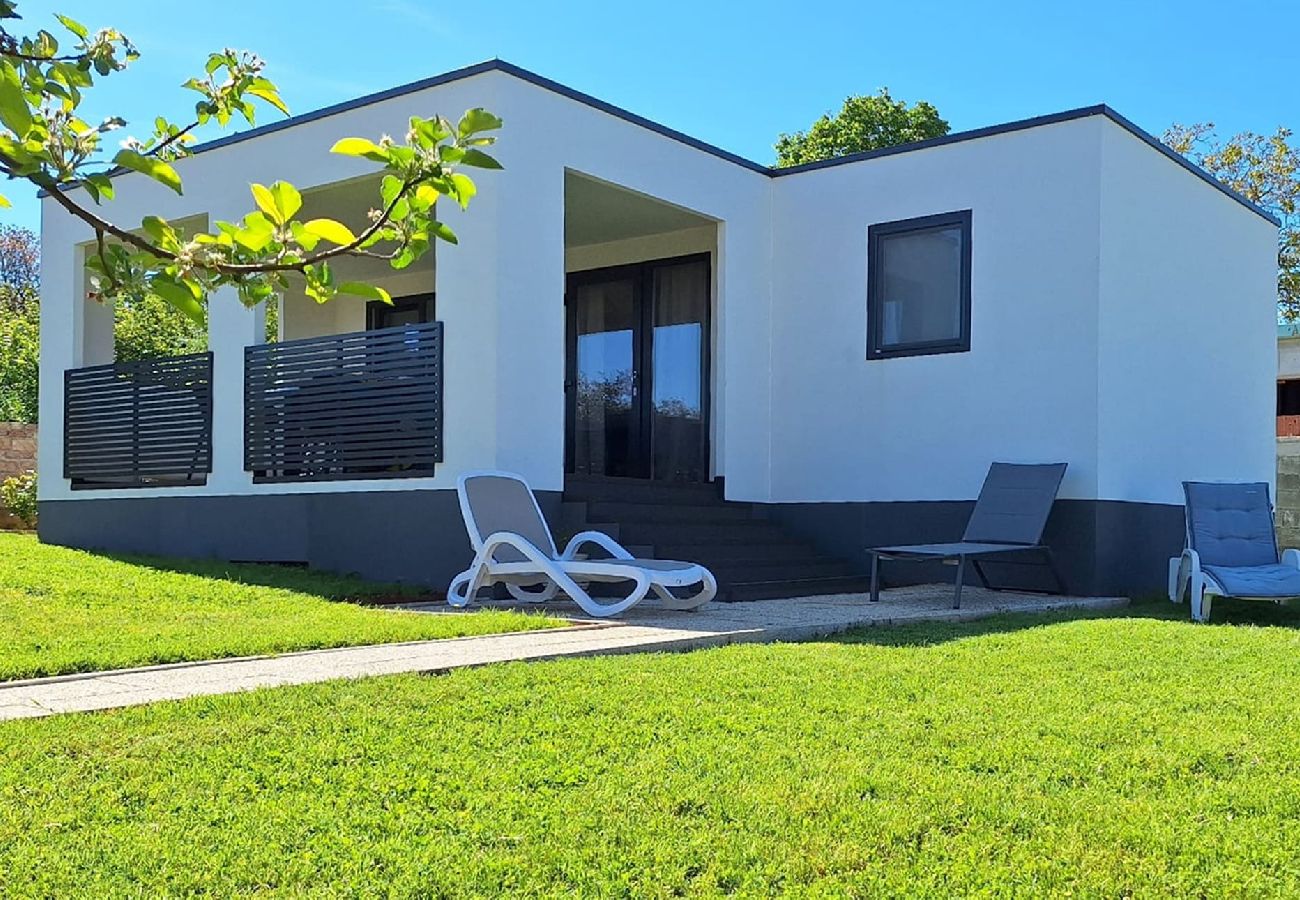 Ferienhaus in Pula - Modernes Haus Lucia in den ruhigen Vororten