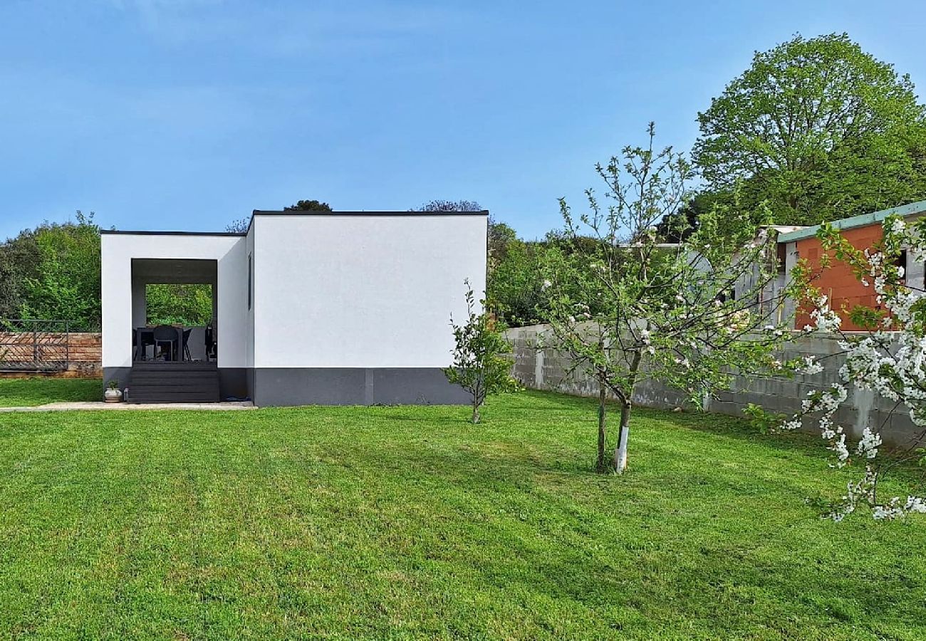 Ferienhaus in Pula - Modernes Haus Lucia in den ruhigen Vororten