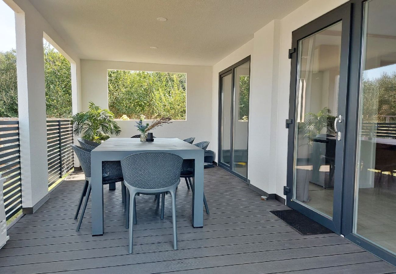 Ferienhaus in Pula - Modernes Haus Lucia in den ruhigen Vororten