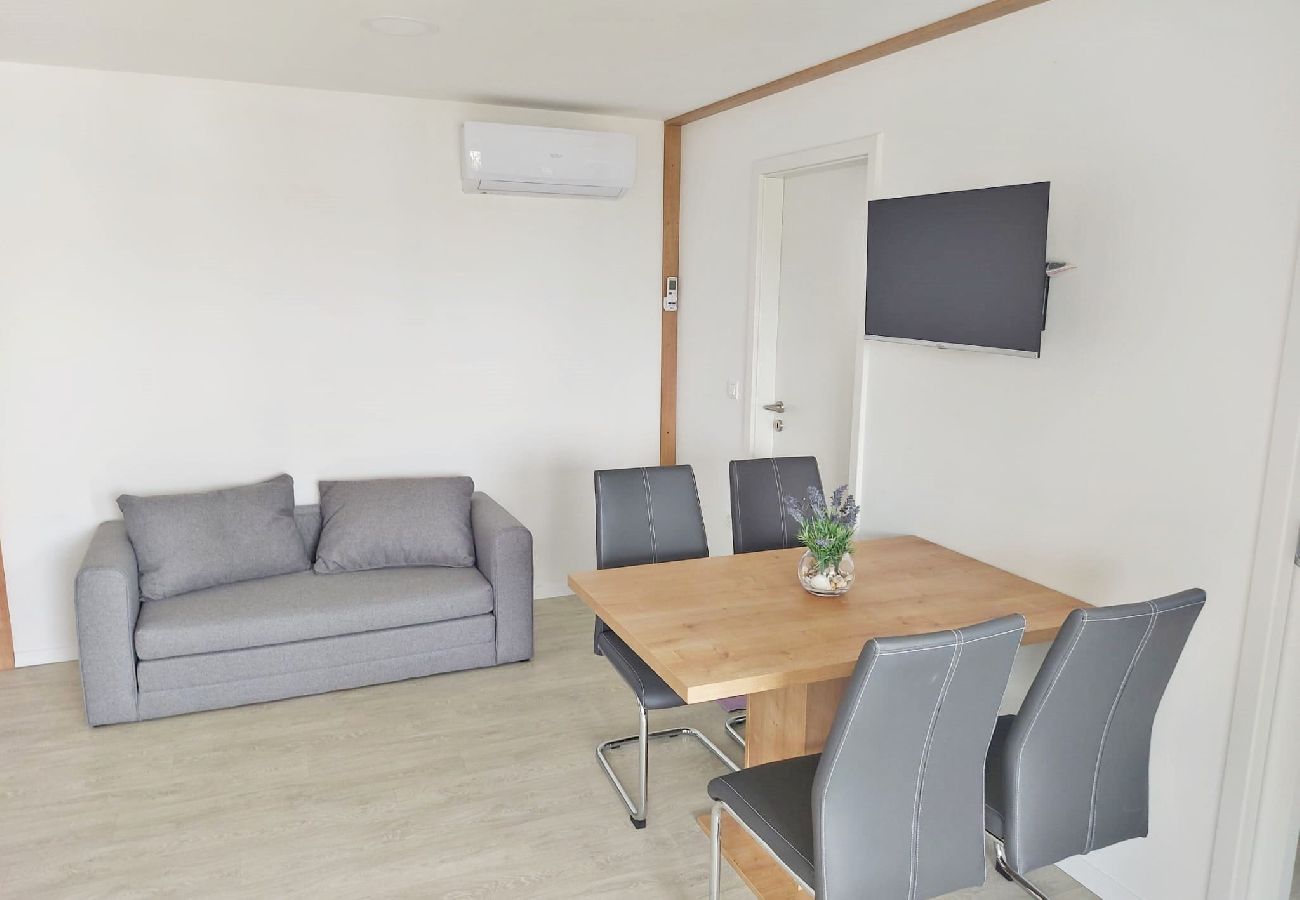 Ferienhaus in Pula - Modernes Haus Lucia in den ruhigen Vororten