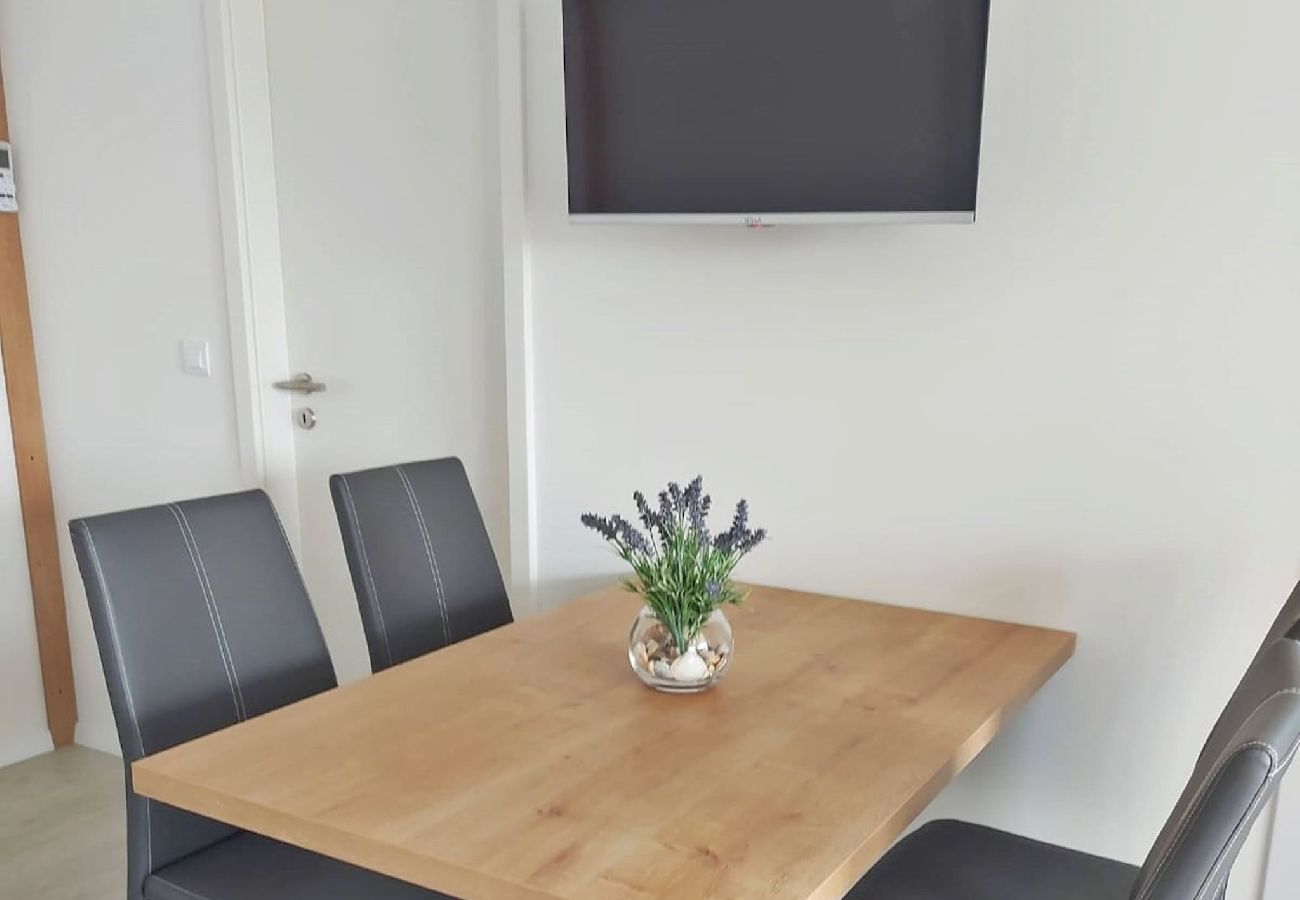 Ferienhaus in Pula - Modernes Haus Lucia in den ruhigen Vororten