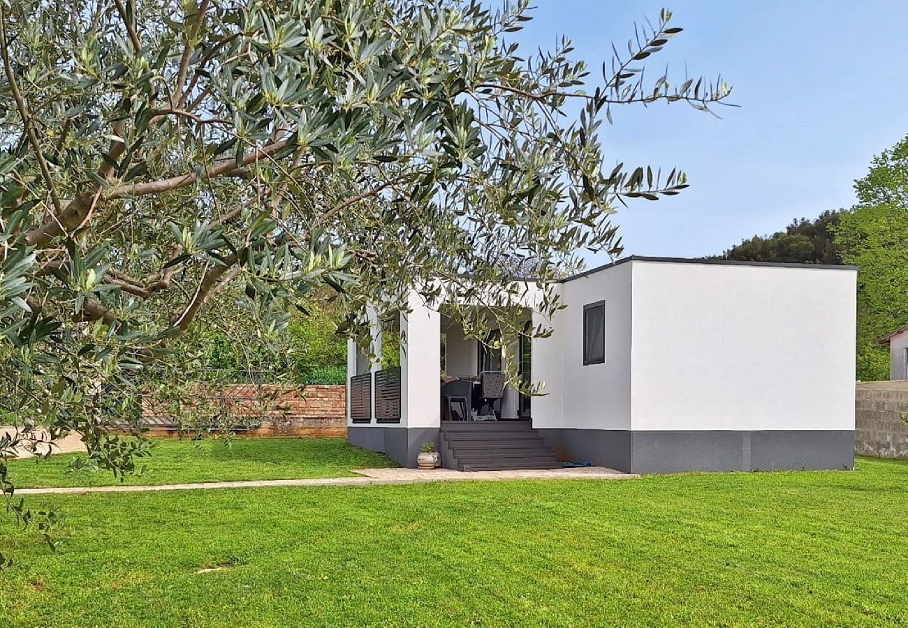 Ferienhaus in Pula - Modernes Haus Lucia in den ruhigen Vororten