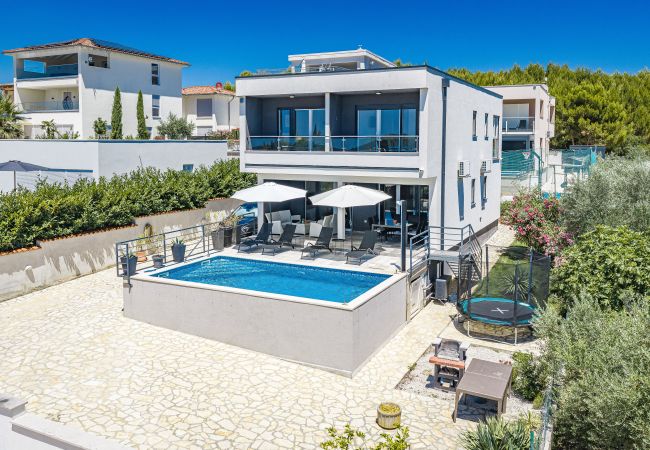 Villa in Pomer - Villa Pura Vida - Privater Pool, Meerblick
