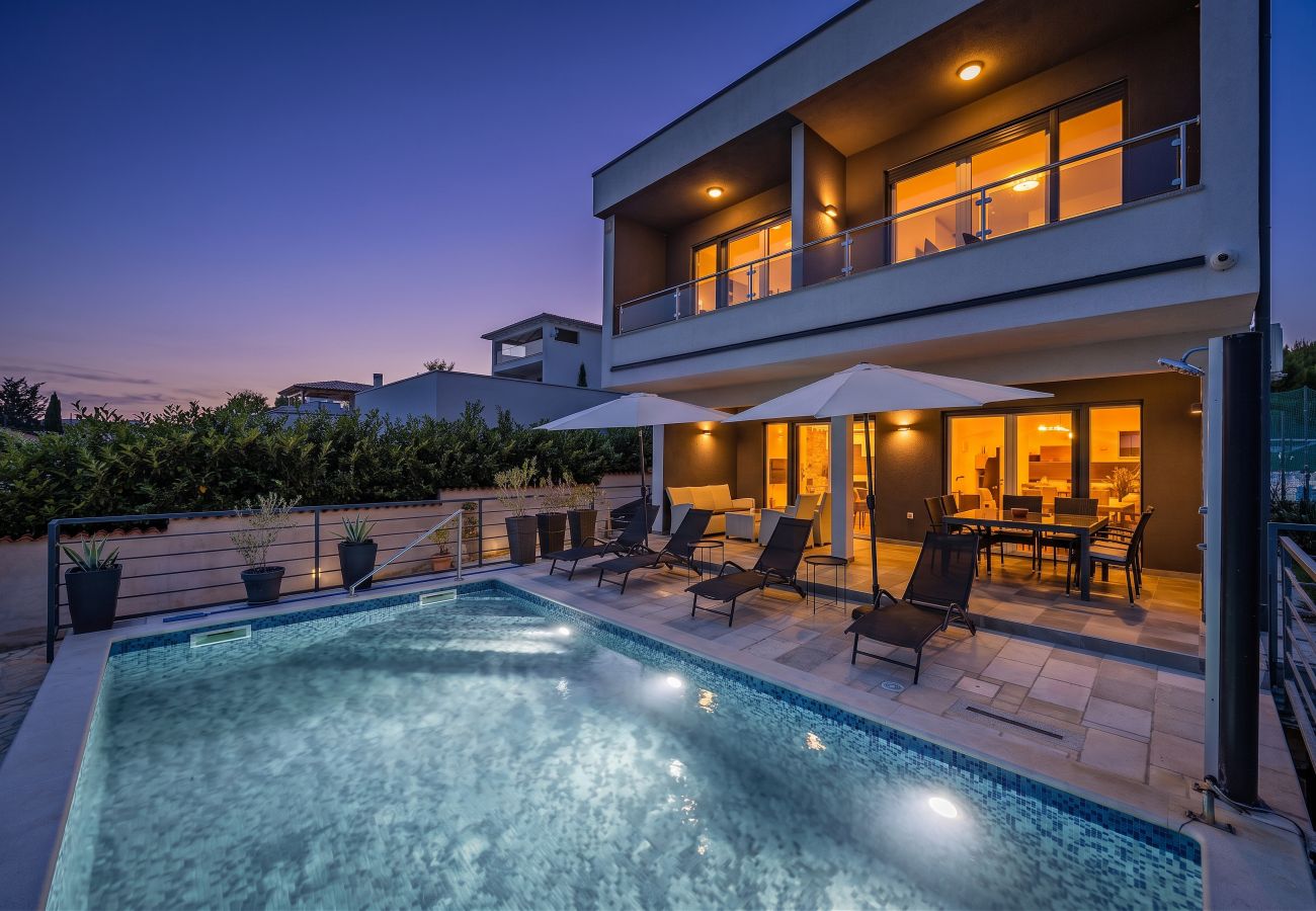 Villa in Pomer - Villa Pura Vida - Privater Pool, Meerblick