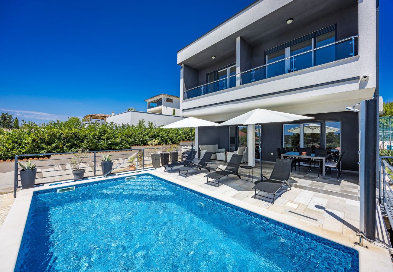 Villa in Pomer - Villa Pura Vida - Privater Pool, Meerblick