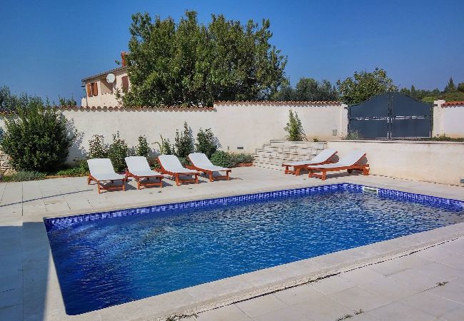 Ferienhaus in Pula - Entspannendes Ferienhaus Sabina - Privater Pool Ferienhaus in Pula - Entspannendes Ferienhaus Sabina - Privater Pool