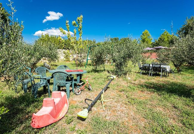 Ferienhaus in Pula -  Charmantes Ferienhaus Pina mit privatem Pool Ferienhaus in Pula -  Charmantes Ferienhaus Pina mit privatem Pool