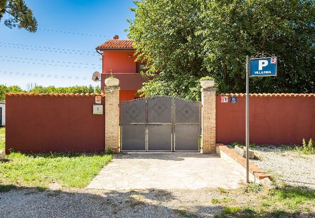 Ferienhaus in Pula -  Charmantes Ferienhaus Pina mit privatem Pool Ferienhaus in Pula -  Charmantes Ferienhaus Pina mit privatem Pool