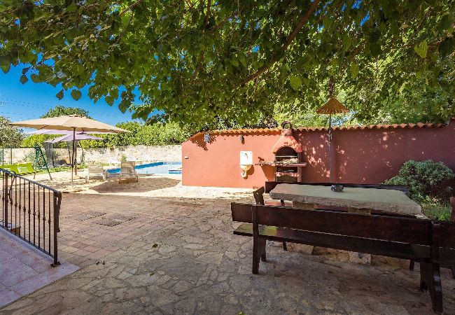 Ferienhaus in Pula -  Charmantes Ferienhaus Pina mit privatem Pool Ferienhaus in Pula -  Charmantes Ferienhaus Pina mit privatem Pool