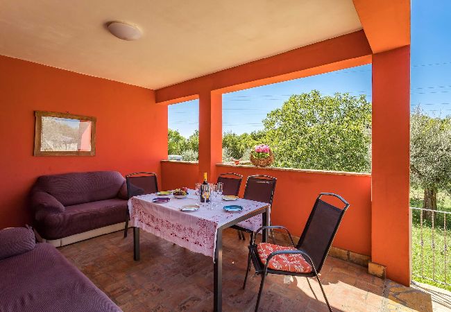 Ferienhaus in Pula -  Charmantes Ferienhaus Pina mit privatem Pool Ferienhaus in Pula -  Charmantes Ferienhaus Pina mit privatem Pool