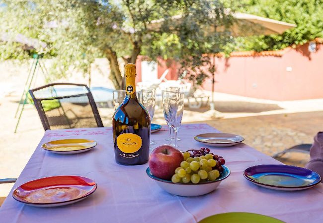 Ferienhaus in Pula -  Charmantes Ferienhaus Pina mit privatem Pool Ferienhaus in Pula -  Charmantes Ferienhaus Pina mit privatem Pool