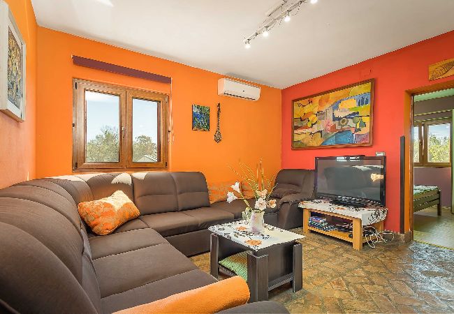 Ferienhaus in Pula -  Charmantes Ferienhaus Pina mit privatem Pool Ferienhaus in Pula -  Charmantes Ferienhaus Pina mit privatem Pool