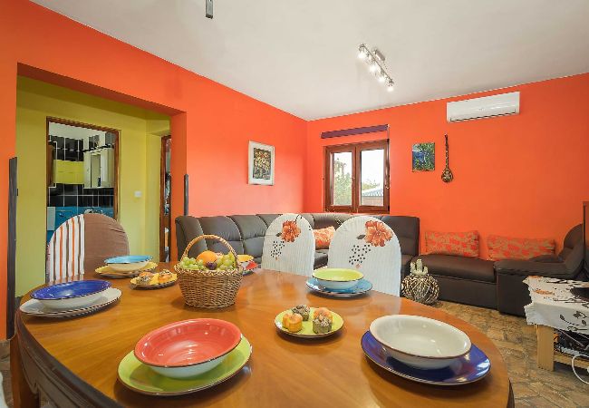 Ferienhaus in Pula -  Charmantes Ferienhaus Pina mit privatem Pool Ferienhaus in Pula -  Charmantes Ferienhaus Pina mit privatem Pool