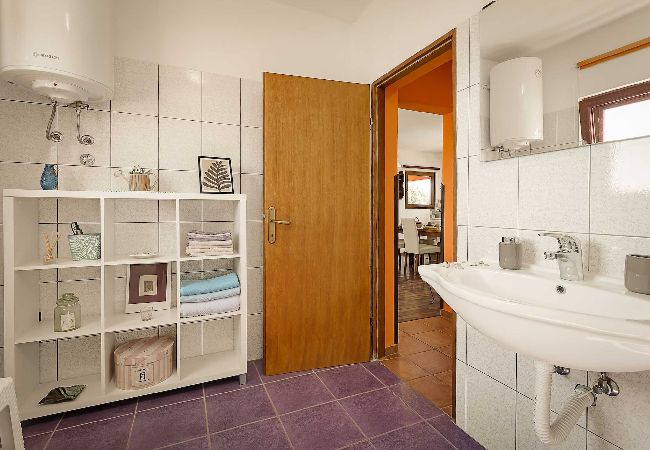 Ferienhaus in Pula -  Charmantes Ferienhaus Pina mit privatem Pool Ferienhaus in Pula -  Charmantes Ferienhaus Pina mit privatem Pool