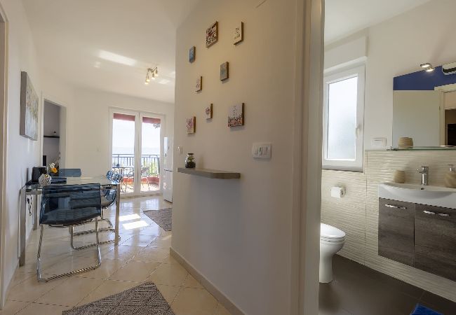 Ferienwohnung in Sveta Marina - Rotes Haus Sv. Marina - Apartment mit Meerblick 2 Ferienwohnung in Sveta Marina - Rotes Haus Sv. Marina - Apartment mit Meerblick 2