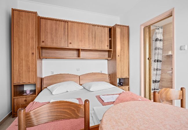 Studio in Rab -  Meerblick und Bootsliegeplatz - Jurica (Studio) Studio in Rab -  Meerblick und Bootsliegeplatz - Jurica (Studio)