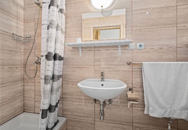 Studio in Rab -  Meerblick und Bootsliegeplatz - Jurica (Studio) Studio in Rab -  Meerblick und Bootsliegeplatz - Jurica (Studio)