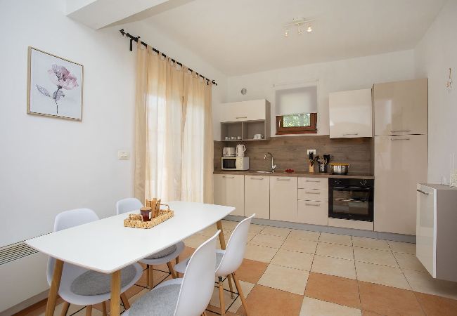 Ferienhaus in Ripenda Verbanci -  Familienlandhaus mit Pool - Casa Deborah Ferienhaus in Ripenda Verbanci -  Familienlandhaus mit Pool - Casa Deborah