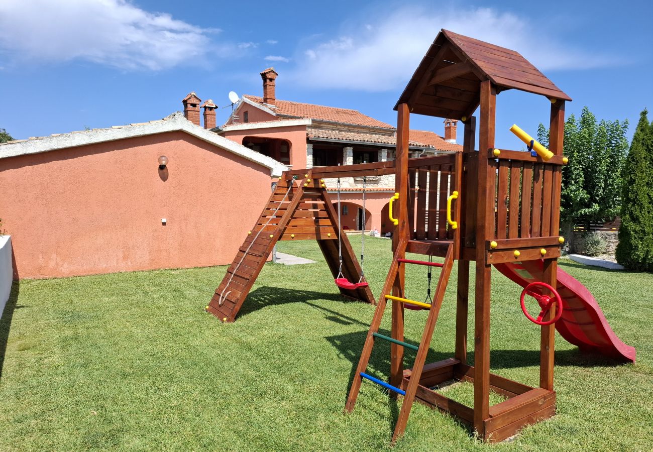 Villa in Rakalj - Wunderschöne Villa Prisedi mit privatem Pool