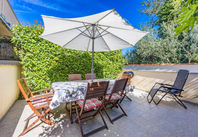 Ferienwohnung in Ližnjan - Charmantes Pool-Apartment Liznjan - Buneta Ferienwohnung in Ližnjan - Charmantes Pool-Apartment Liznjan - Buneta