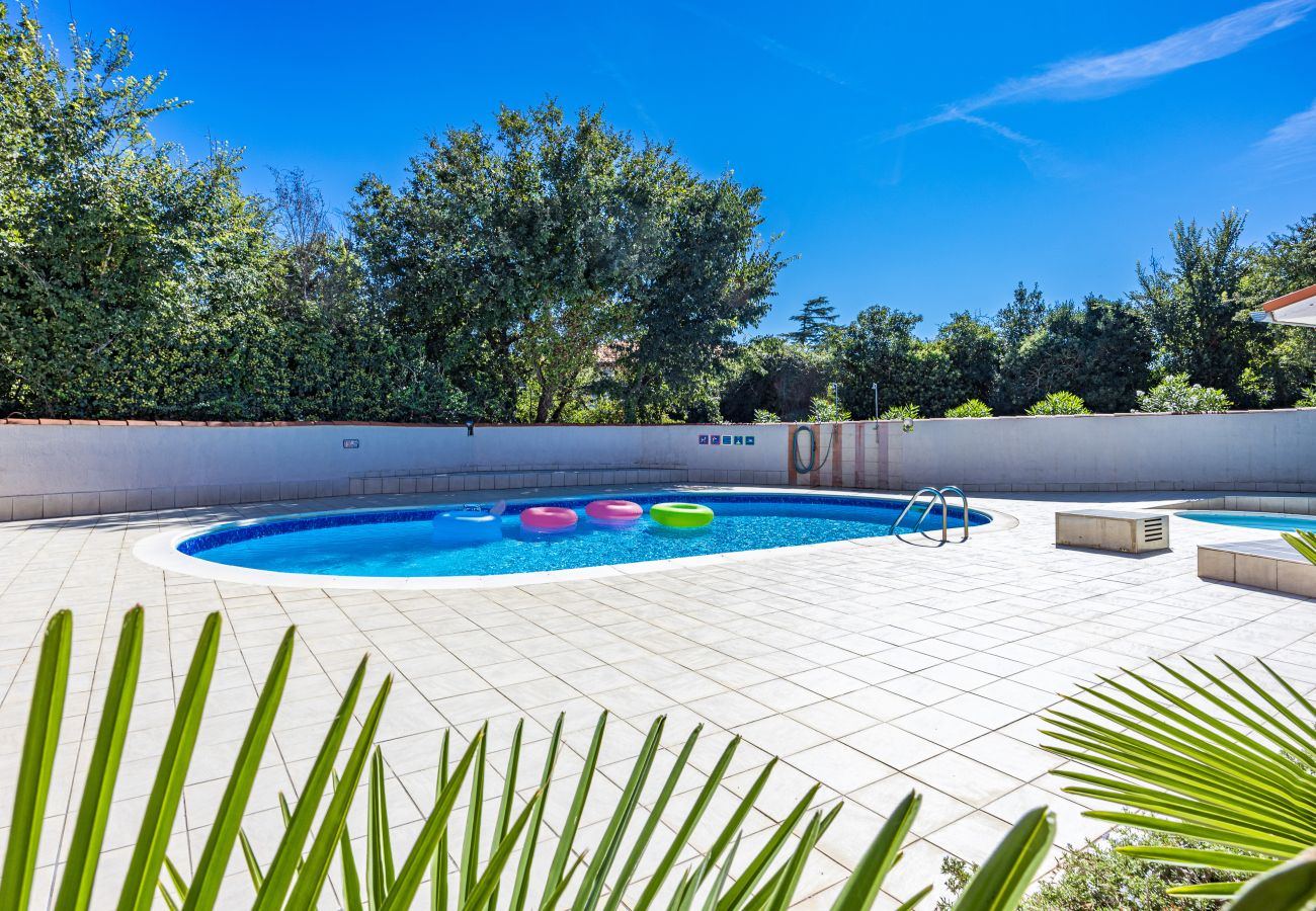 Ferienwohnung in Ližnjan - Charmantes Pool-Apartment Liznjan - Buneta