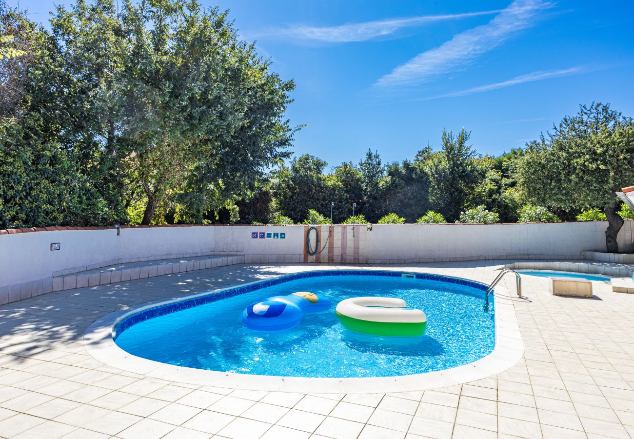 Ferienwohnung in Ližnjan - Charmantes Pool-Apartment Liznjan - Buneta