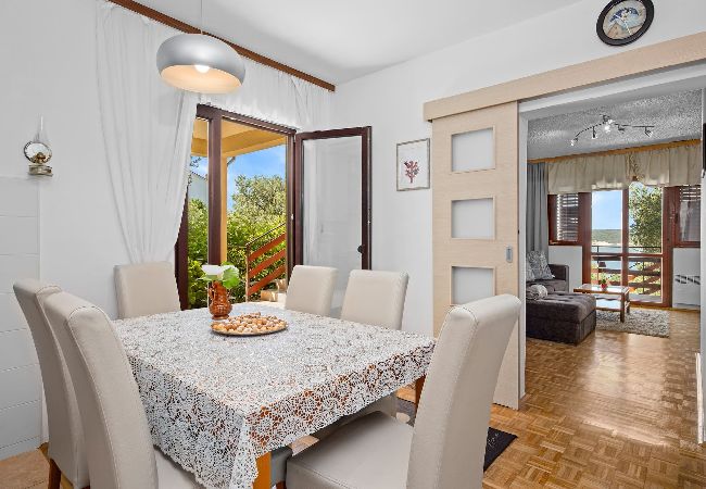 Ferienwohnung in Supetarska Draga - Anamar-Apartment mit drei Schlafzimmern.Meerblick Ferienwohnung in Supetarska Draga - Anamar-Apartment mit drei Schlafzimmern.Meerblick