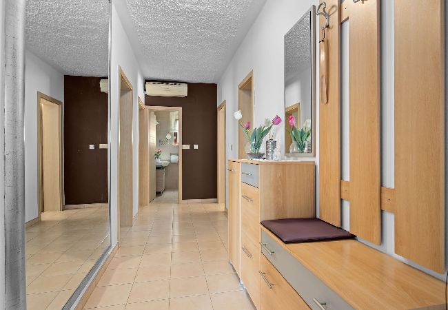 Ferienwohnung in Supetarska Draga - Anamar-Apartment mit drei Schlafzimmern.Meerblick Ferienwohnung in Supetarska Draga - Anamar-Apartment mit drei Schlafzimmern.Meerblick