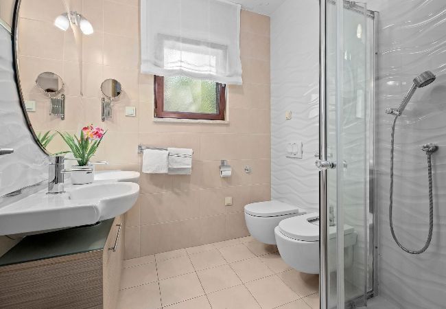 Ferienwohnung in Supetarska Draga - Anamar-Apartment mit drei Schlafzimmern.Meerblick Ferienwohnung in Supetarska Draga - Anamar-Apartment mit drei Schlafzimmern.Meerblick