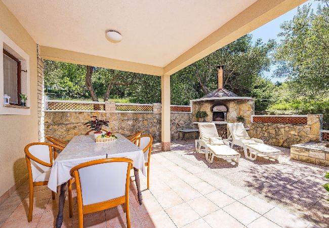 Ferienwohnung in Supetarska Draga - Anamar-Apartment mit drei Schlafzimmern.Meerblick Ferienwohnung in Supetarska Draga - Anamar-Apartment mit drei Schlafzimmern.Meerblick