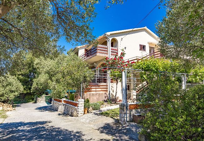 Ferienwohnung in Supetarska Draga - Anamar-Apartment mit einem Schlafzimmer,Meerblick Ferienwohnung in Supetarska Draga - Anamar-Apartment mit einem Schlafzimmer,Meerblick